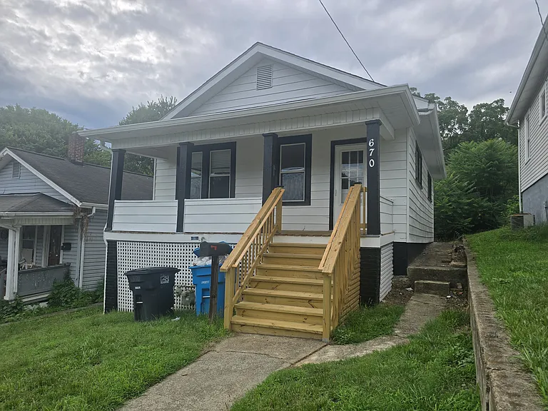 670 Morrill Ave SE — Photo 18