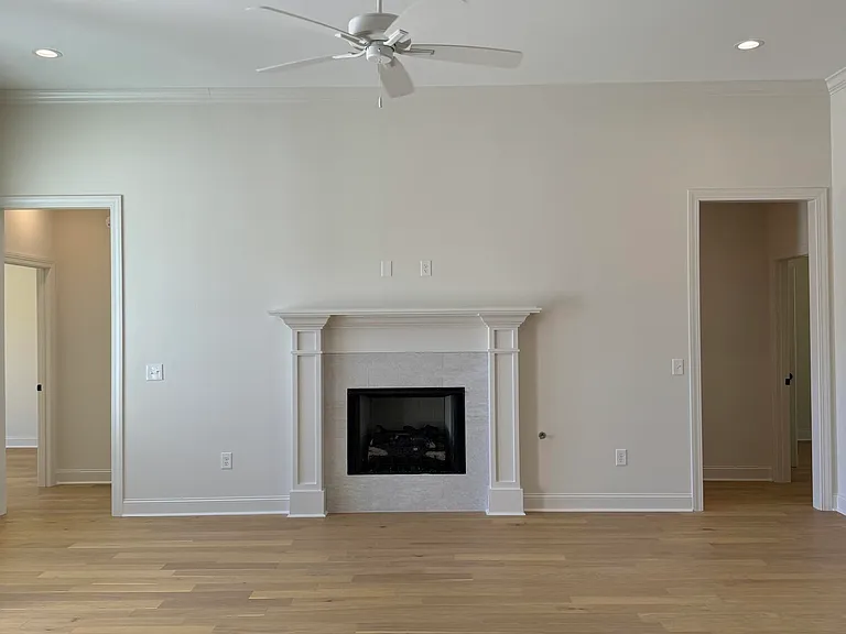 412 Butternut Dr — Photo 3