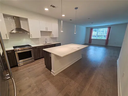 775 Juniper St NE #415 Photo 1