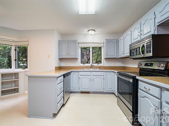 3rd image of 305 Piney Mountain Dr APT D1