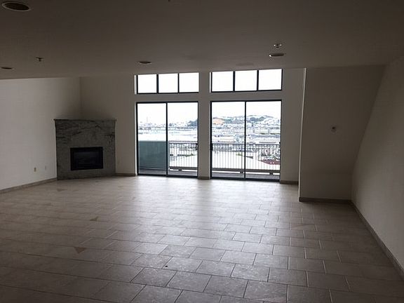 4th image of 2141 26th St Unit 201