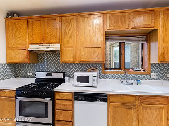 4th image of 6441 N Sacramento Ave Unit A