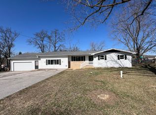 209 E 10th St, Willow Springs, MO 65793
