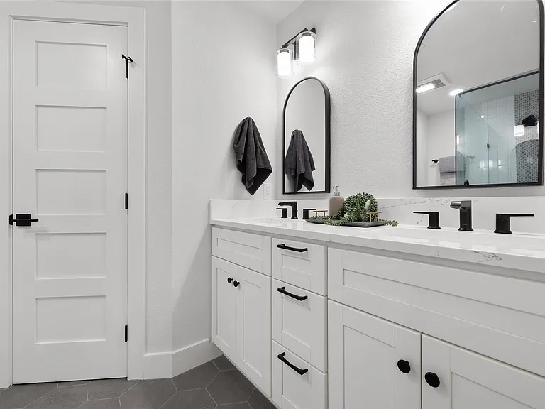 2404 Monarch Dr — Photo 16