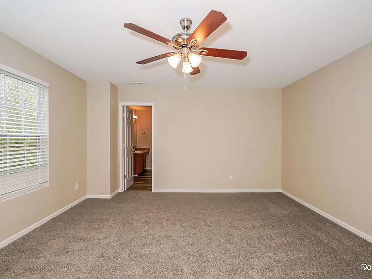 975 Curlew Ln — Photo 8