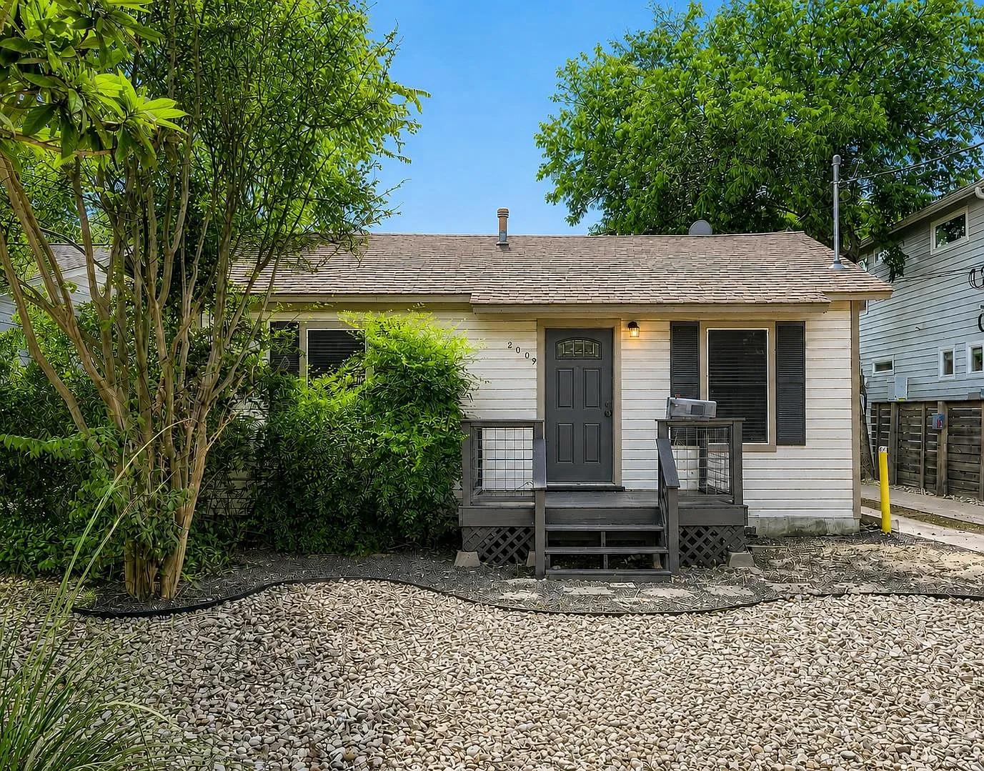 3 bed, 2.0 bath, 1175 sqft, $2,500 — Photo 3