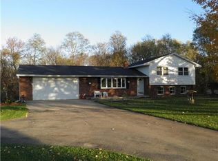 2209 S Canfield Rd, Eaton Rapids, MI 48827