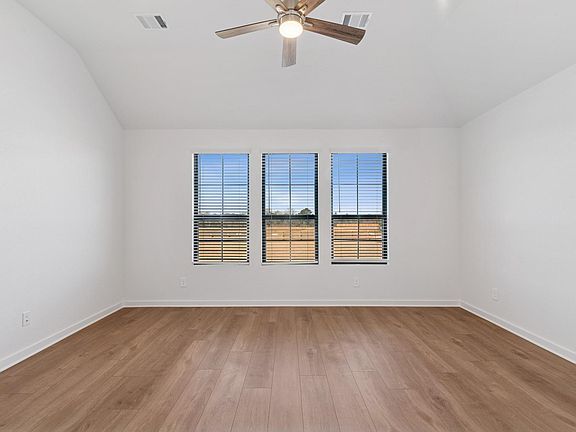 3rd image of 16632 Gaines Glen Ln