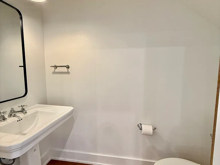 825 NW 14th St — Photo 11