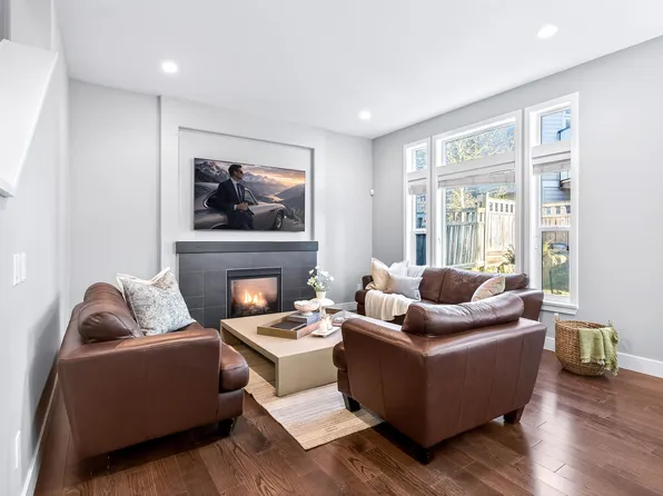 16088 28b Ave, Surrey, BC V3Z 3Y6