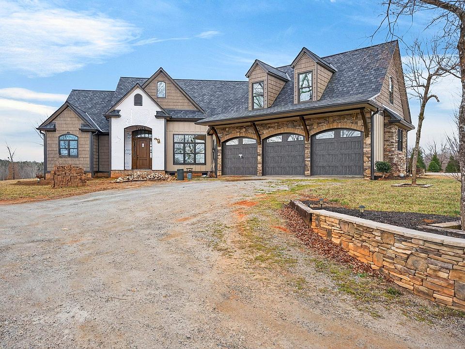 1st image of 101 Moccasin Way