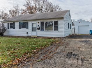 1415 Honeysuckle Ln, Champaign, IL 61821