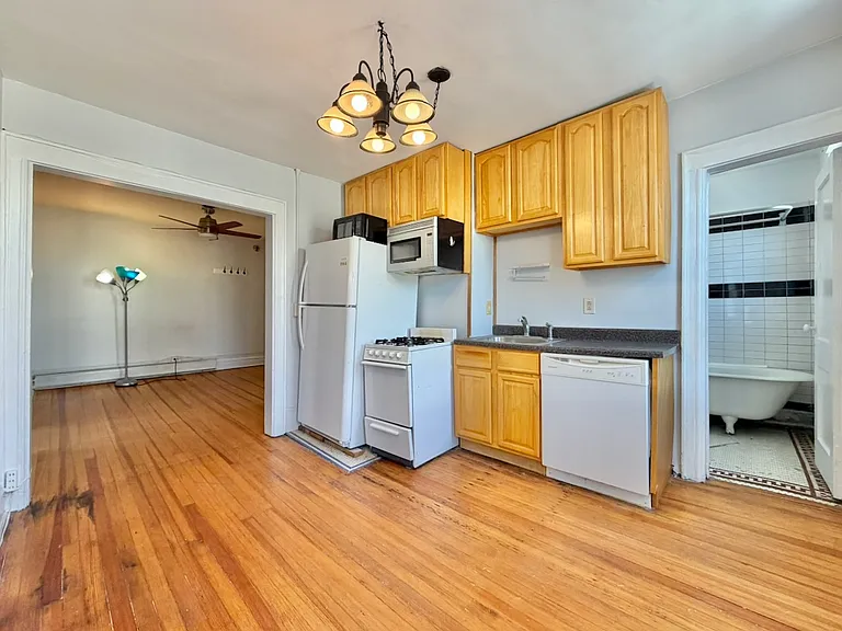 409 Monmouth St #3 — Photo 2