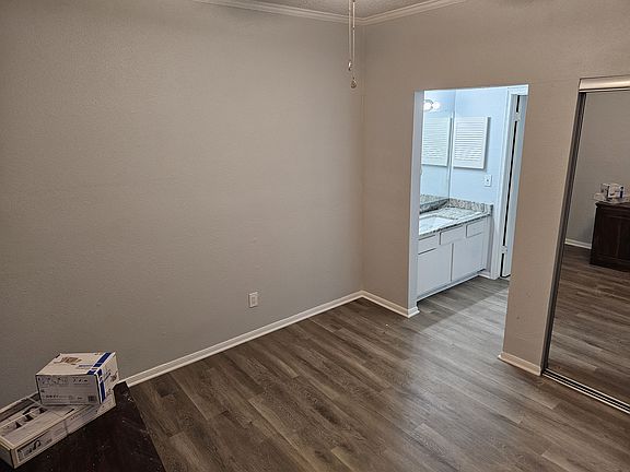 4th image of 2125 Augusta Dr APT 81