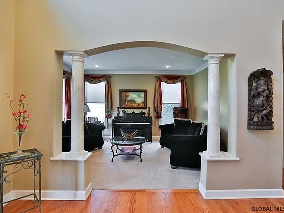 5th image of 25 Windsor Ct