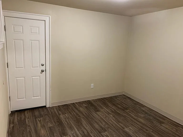 Avondale Apartments — Photo 96
