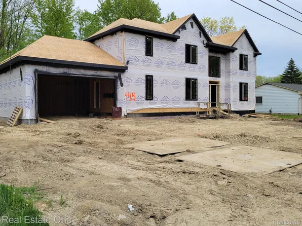 445 Colebrook Dr, Troy, MI 48083