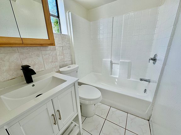 5th image of 2340-2342 23rd Ave #2340B