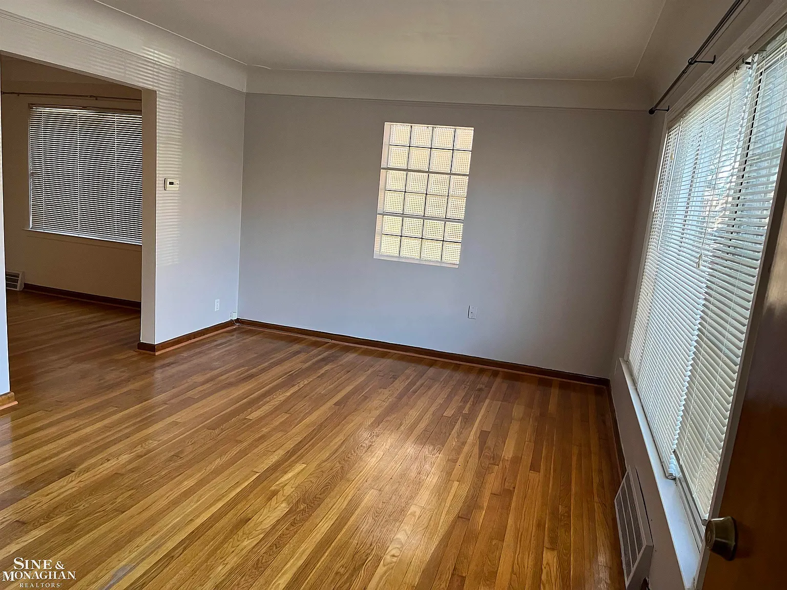 2 bed, 1.0 bath, 2002 sqft, $1,600 — Photo 4