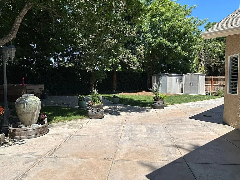 361 W Chennault Ave — Photo 13