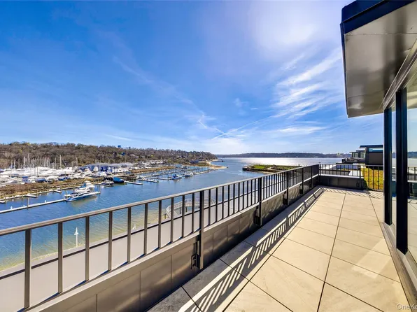 100 Garvies Point Road #1304, Glen Cove, NY 11542