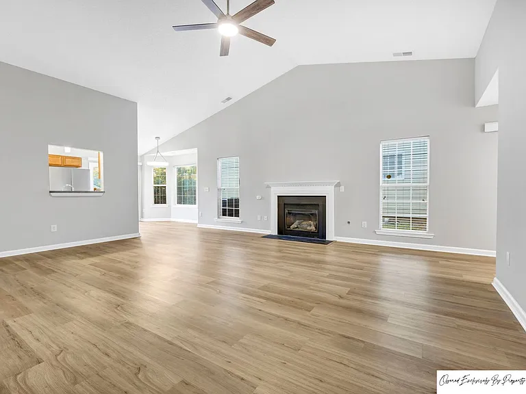 94 Currant Ln — Photo 4
