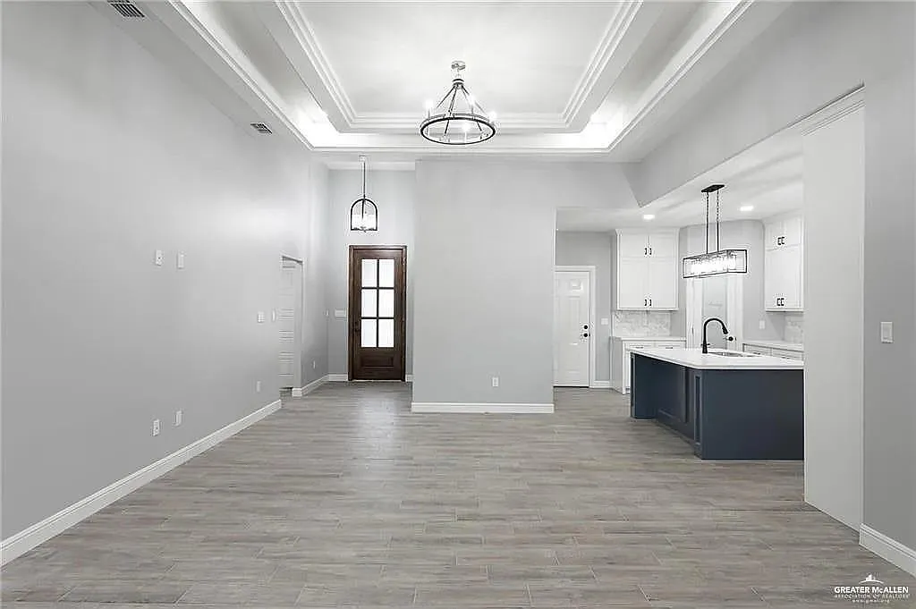 4 bed, 3.0 bath, 1730 sqft, $2,200 — Photo 3
