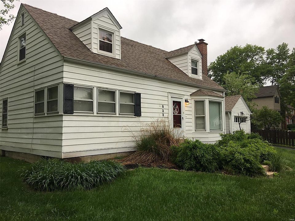 1st image of 833 N Woodlawn Ave