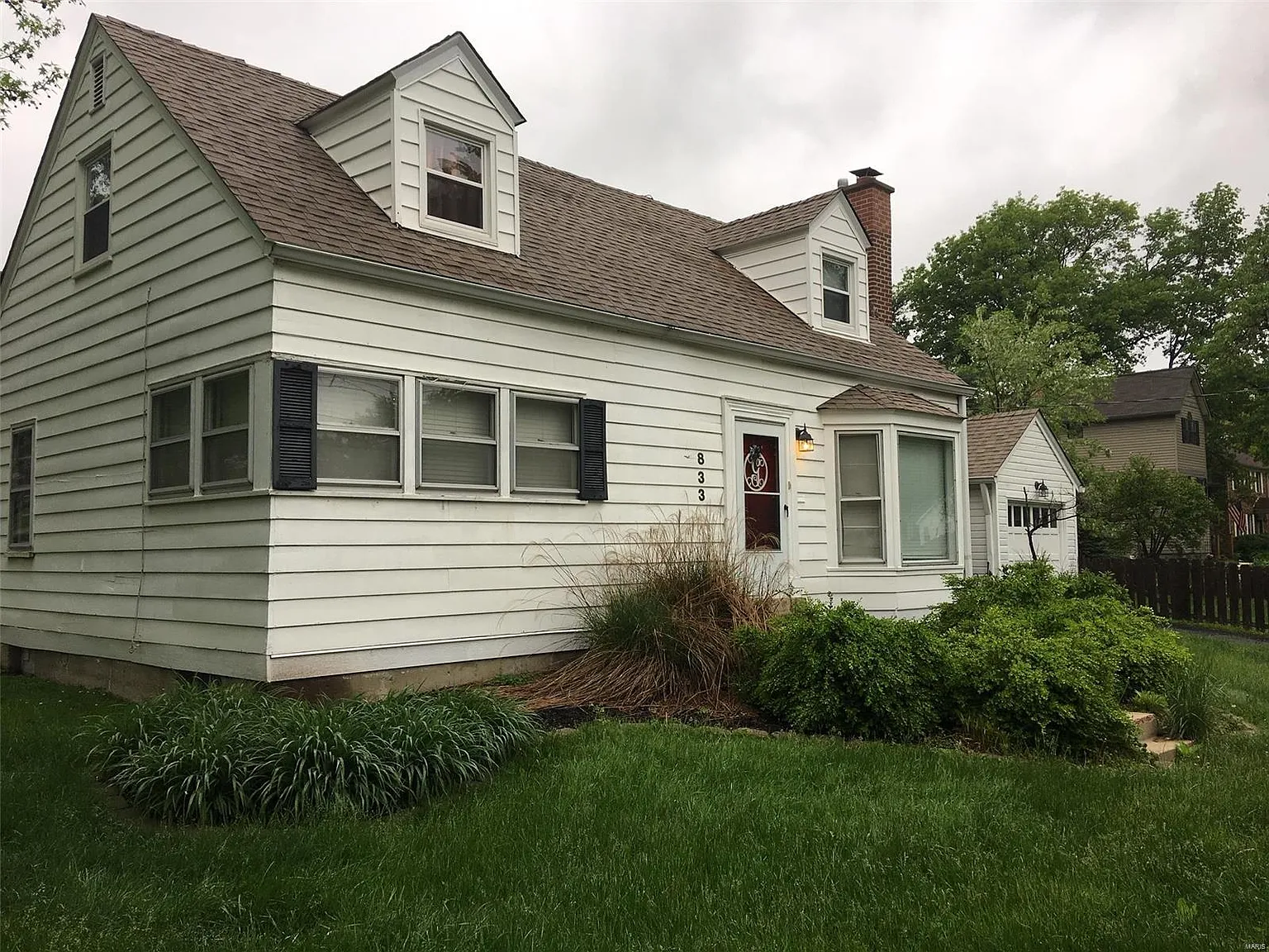 833 N Woodlawn Ave photo 1