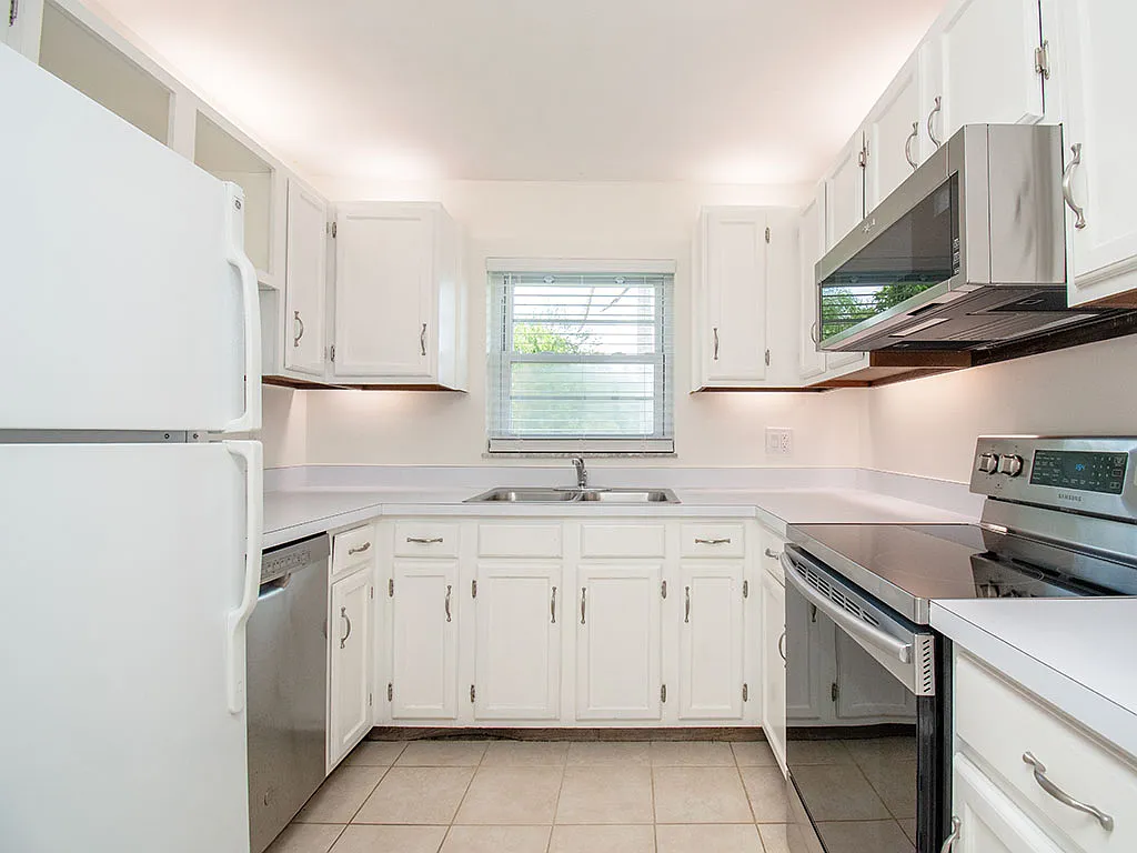 2 bed, 1000 sqft, $1,600 — Photo 4