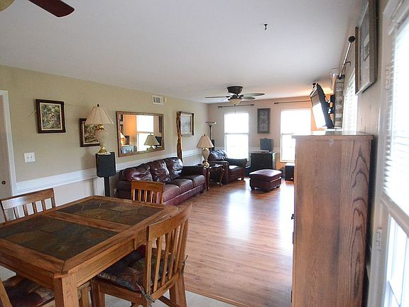 Family Room & Dinette