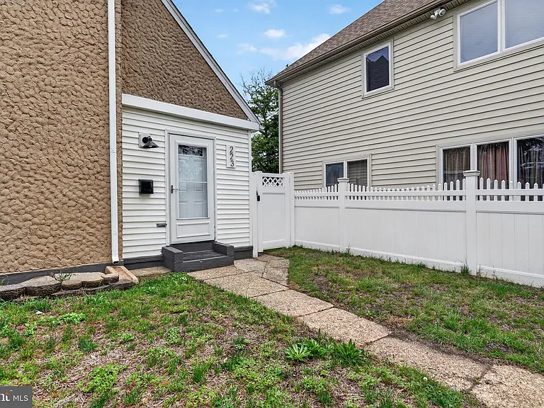 223 Noreg Pl — Photo 3