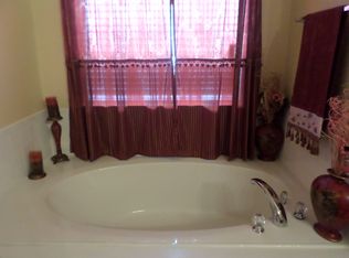 402 Thompson Ct, Hampton, GA 30228