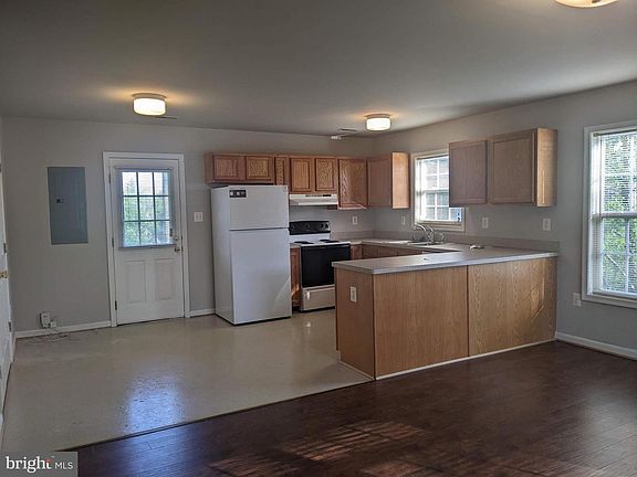 5th image of 192 Aberdeen Dr