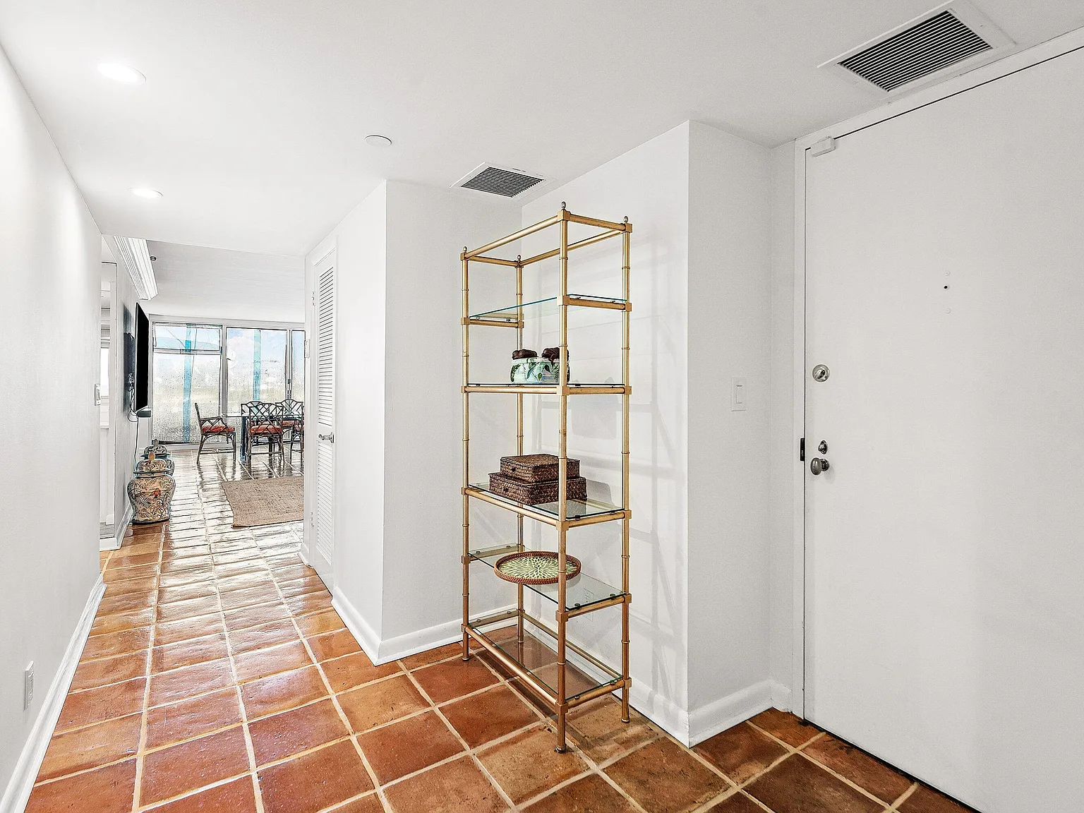 2 bed, 2.0 bath, 1927 sqft, $6,800 — Photo 3