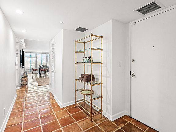 3rd image of 529 S Flagler Dr APT 6G