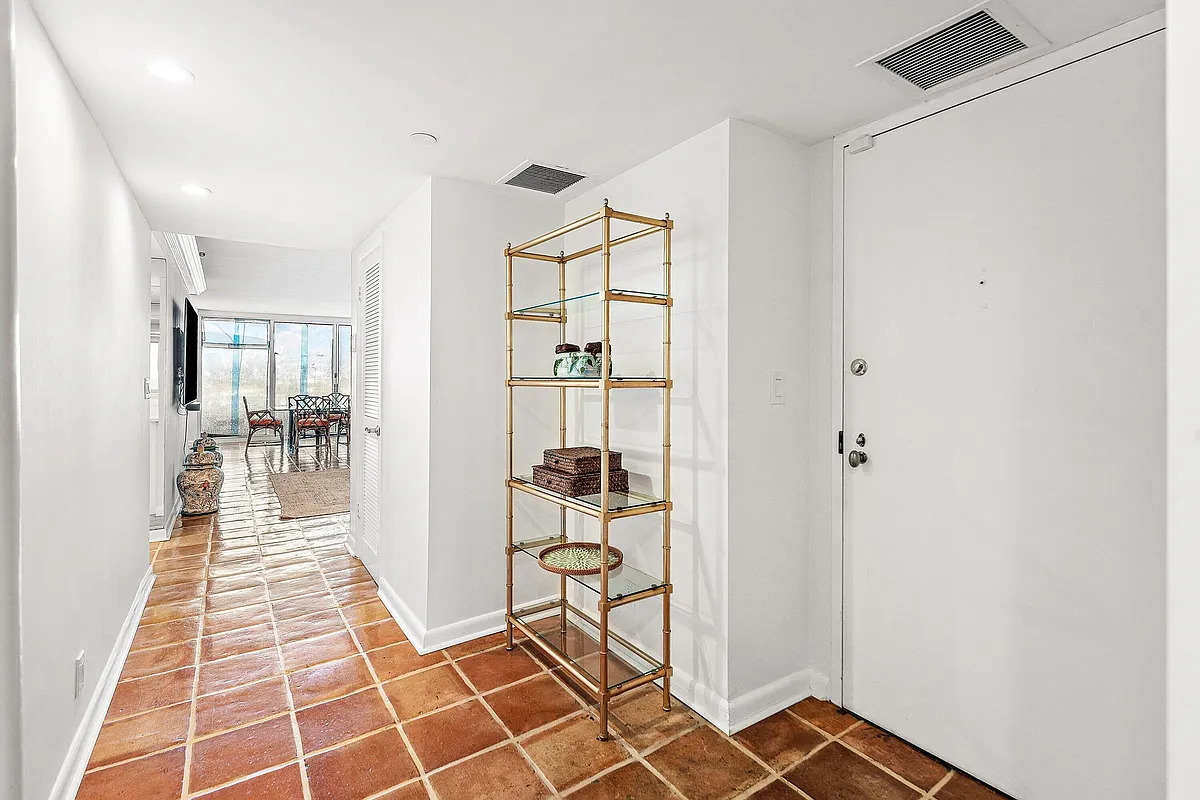 Building Photo - 529 S Flagler Dr #6G