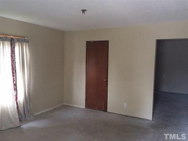 2nd image of 1010 W Walnut St