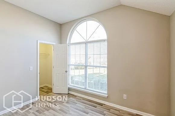 245 Lake Forest Dr — Photo 4