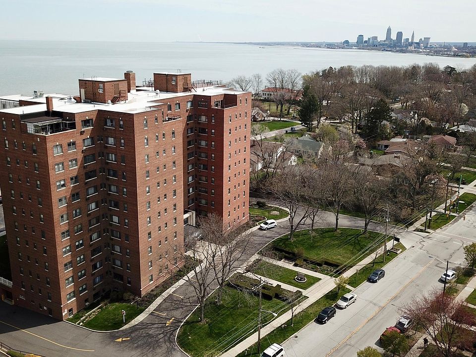 1st image of 17720 Edgewater Dr #309