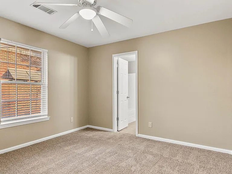 242 Cedar Crst — Photo 17