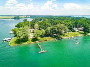 30050 Bayview Dr, Grosse Ile, MI 48138