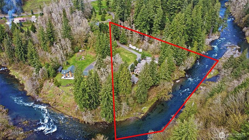 2nd image of 125 Royal Coachman Lane
