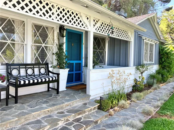 21646 Dumetz Rd, Woodland Hills, CA 91364