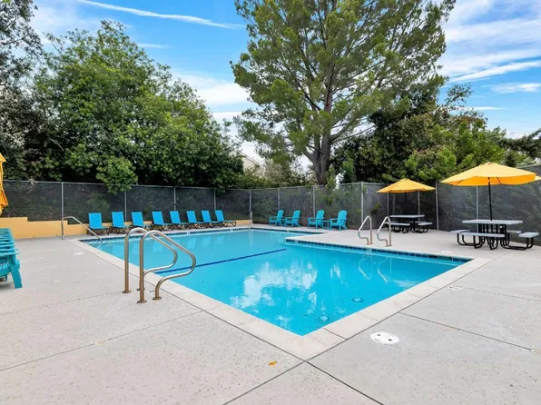 Green Hill Apartments