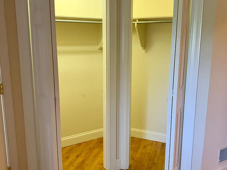 105 N King St — Photo 18