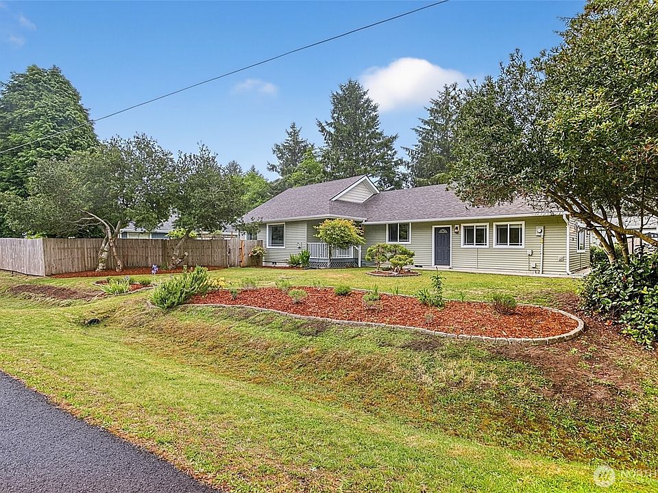 1st image of 159 Polaris Boulevard SW