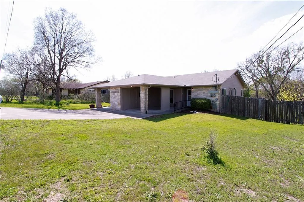 2 bed, 1.5 bath, 950 sqft, $1,600 — Photo 1