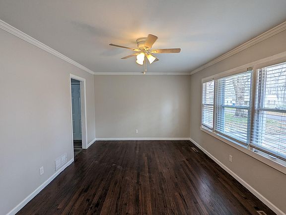 4th image of 9102 Vaughn Ave