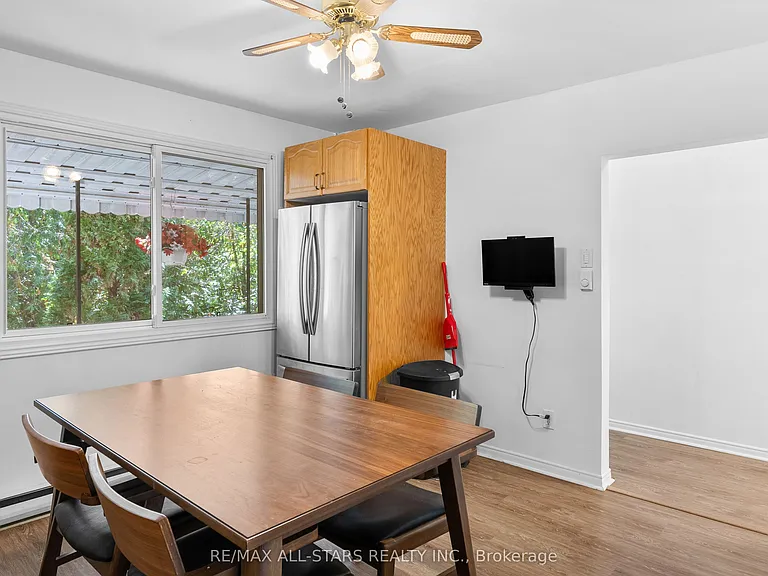 242 Francis St E — Photo 10